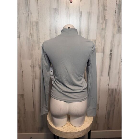 Just be gray long sleeve top size medium - Picture 5 of 7
